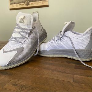 Adidas PRO BOOST Low
Mens - 10.5
Like New